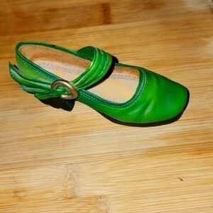 Just The Right Shoe - Treads   #25078